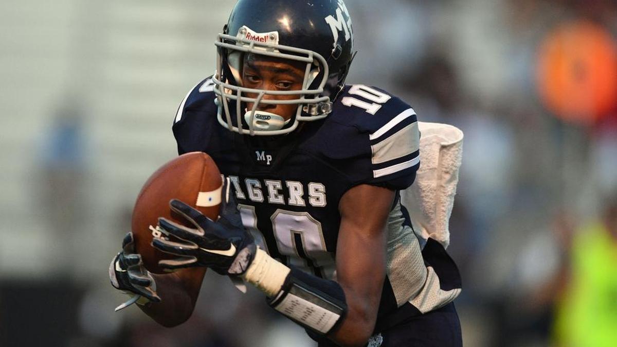 Moss Point wide receiver Jonavan Jackson (10) pulls in a pass against Gautier on Aug. 26 at Moss Point High School in Moss Point, Miss.