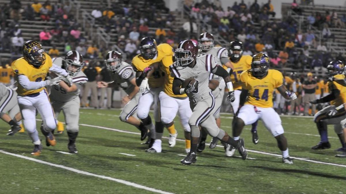 Josh Littles runs in Friday’s game against Hattiesburg.