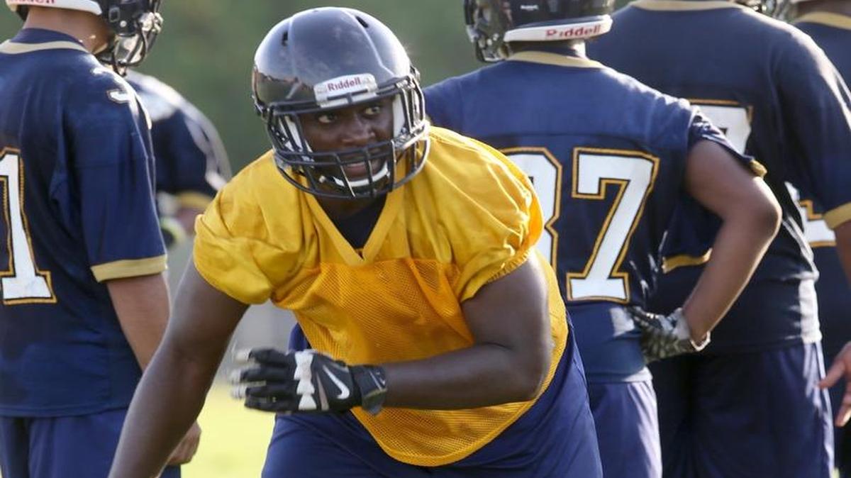 Gautier lineman Paul Gainer runs a play during practice on August 1, 2016.