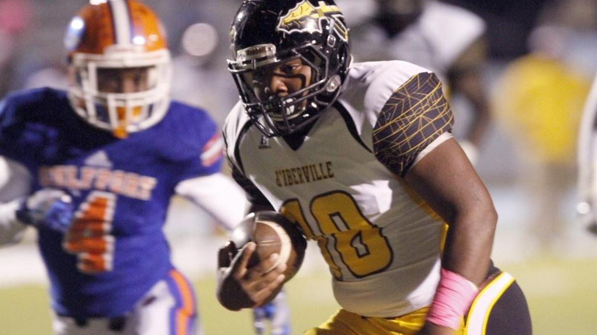 D'Iberville running back Micah Booker scores a touchdown for the Warriors against Gulfport at Milner Stadium, Friday Oct. 21, 2017 at Milner Stadium.