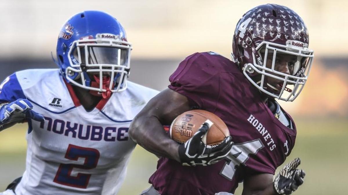 East Central's Tony Brown (4) is chased by Noxubee County's Keymarcus Jackson (2) during the Class 4A state title game in Oxford on Dec. 2.