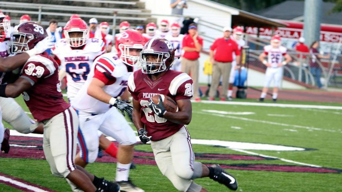 Maroon Tide running back had a good night against Panthers during Friday’s matchup, logging in more than 140 running yards and scoring one touchdown.