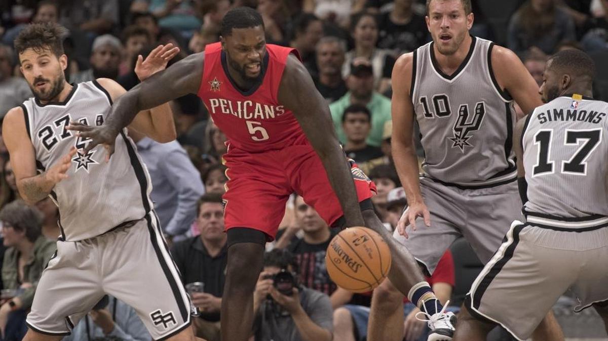 New Orleans Pelicans guard Lance Stephenson (5) tangles with San Antonio Spurs' Jonathon Simmons (17), David Lee (10) and Nico Laprovittola, of Argentina, on Oct. 29 in San Antonio. San Antonio won 98-79.
