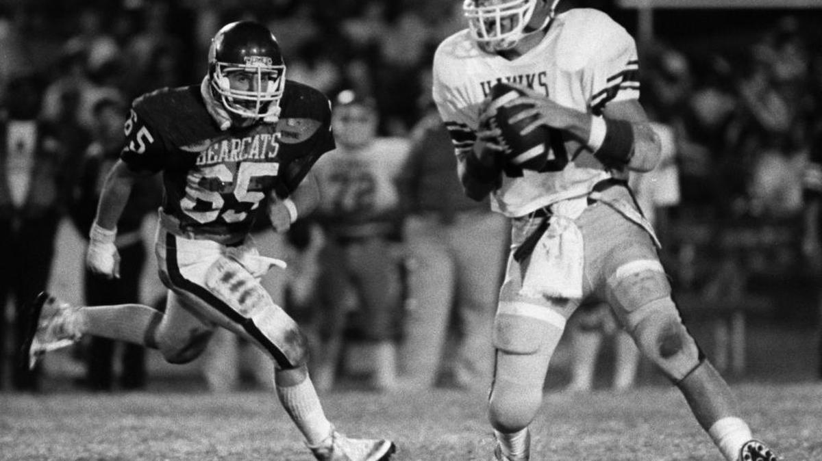 Brett Favre rolls out of the pocket for the Hancock North Central Hawks in a game against Long Beach High School on August 17, 1986.
