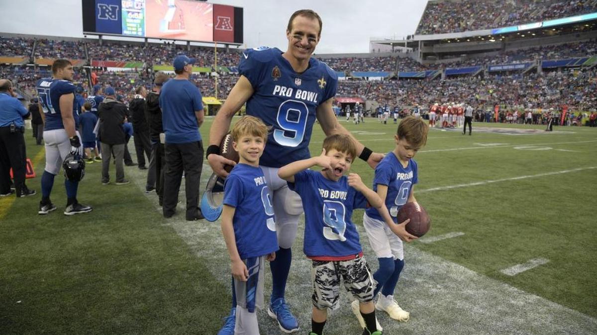 New Orleans Saints quarterback Drew Brees stands with his three sons on the sideline of the first half of the NFL Pro Bowl football game on Sunday, January 28, 2018, in Orlando, Florida.