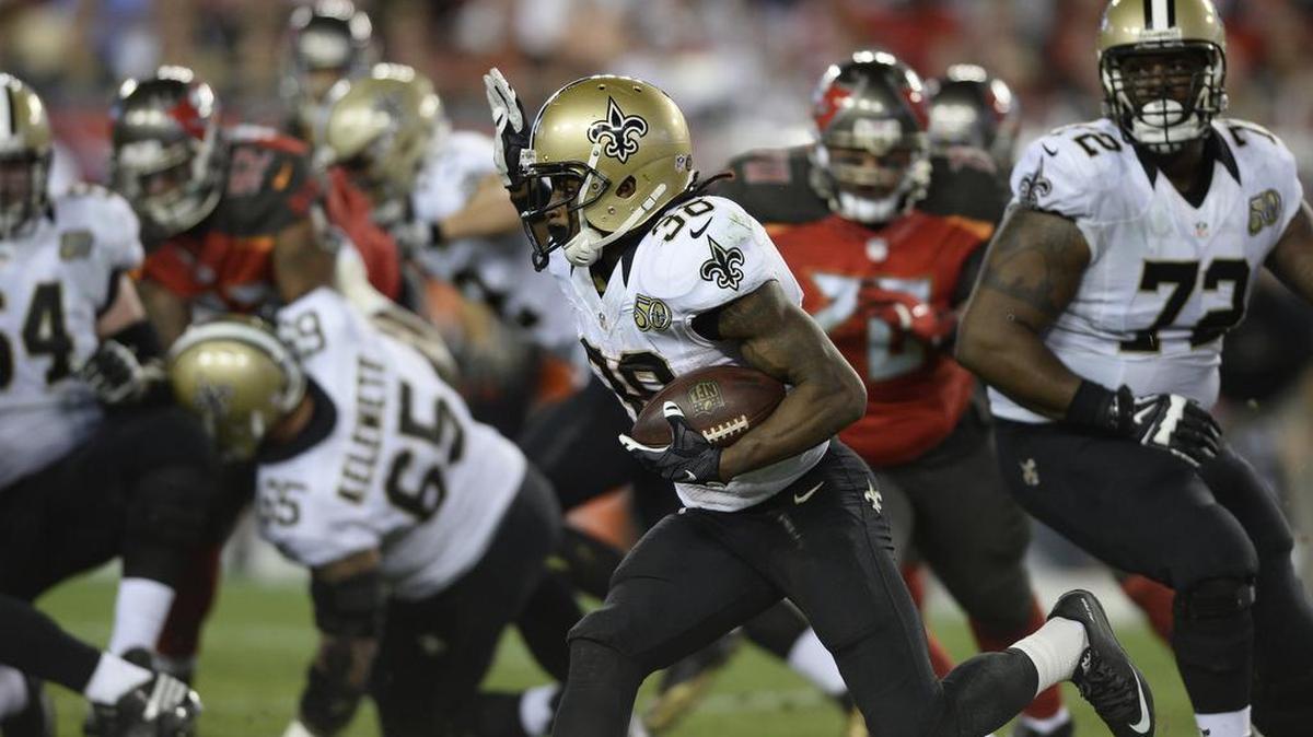 New Orleans Saints running back Travaris Cadet (38) runs against the Tampa Bay Buccaneers on Sunday in Tampa, Fla.