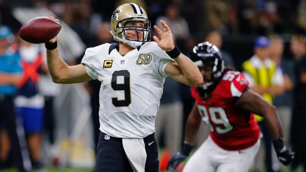 New Orleans Saints quarterback Drew Brees (9) passes against the Atlanta Falcons in New Orleans, Monday, Sept. 26, 2016.