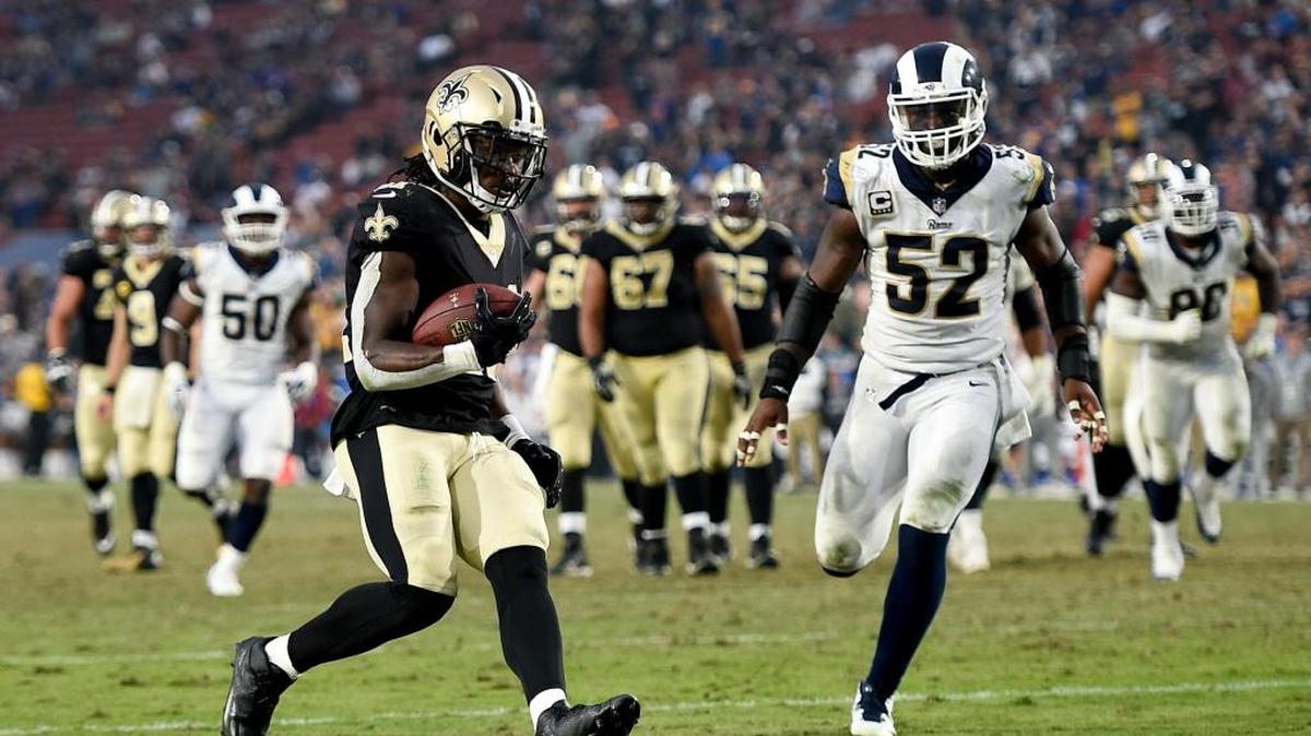 New Orleans Saints running back Alvin Kamara scores against the Los Angeles Rams.