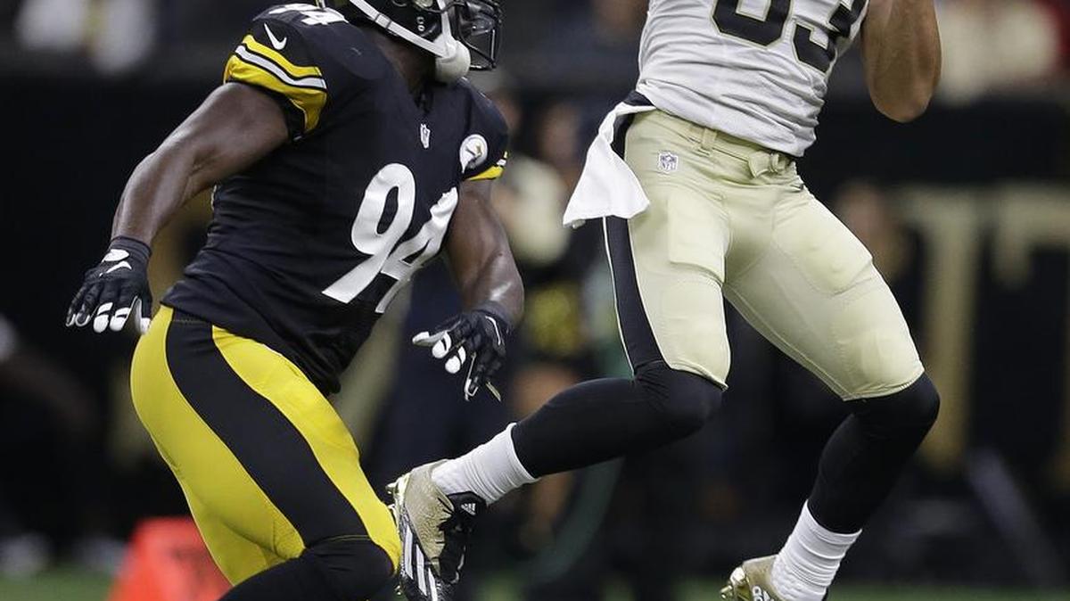 New Orleans Saints wide receiver Willie Snead (83) makes the catch against Pittsburgh Steelers inside linebacker Lawrence Timmons (94) Friday in New Orleans.
