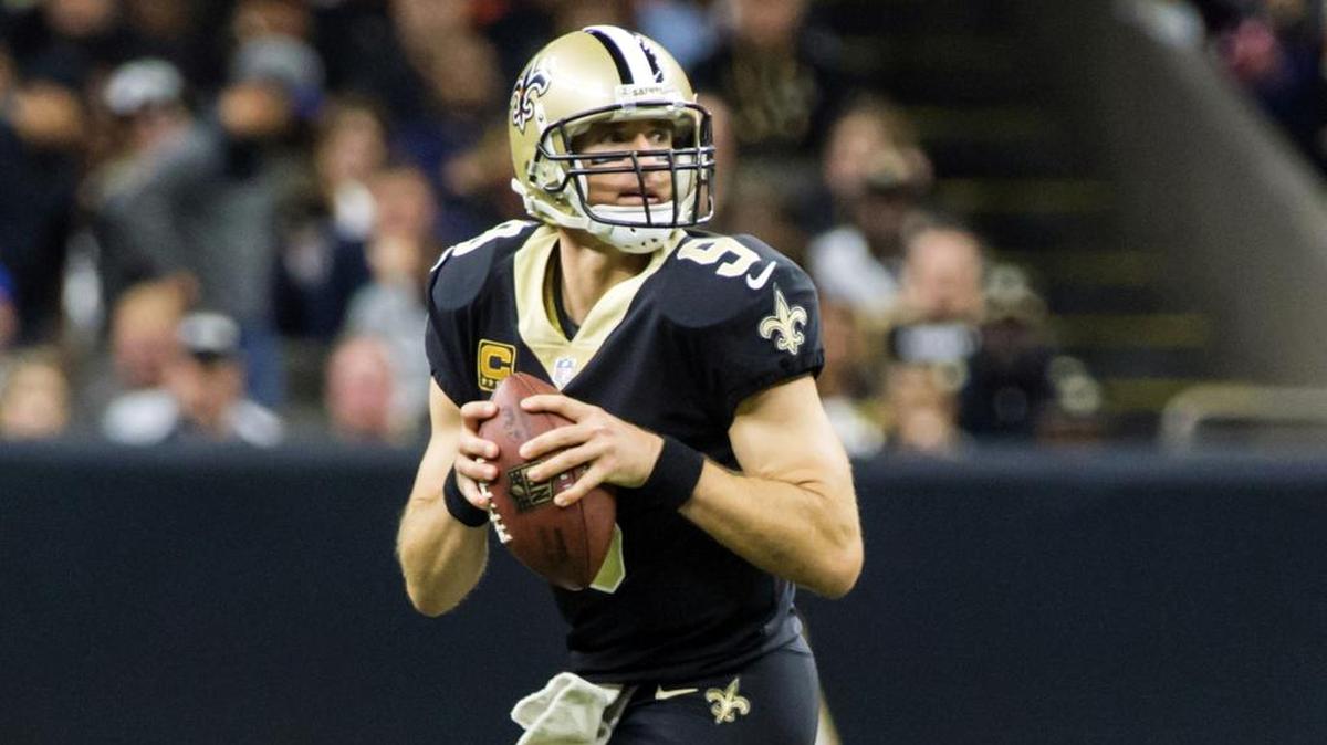 New Orleans Saints quarterback throws a pass against the Chicago Bears.