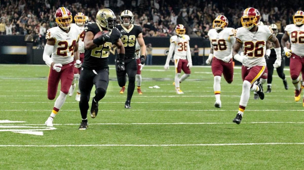 New Orleans Saints running back Mark Ingram (22) scores against the Washington Redskins during the first half Sunday, Nov. 19, 2017, at the Mercedes-Benz Superdome.