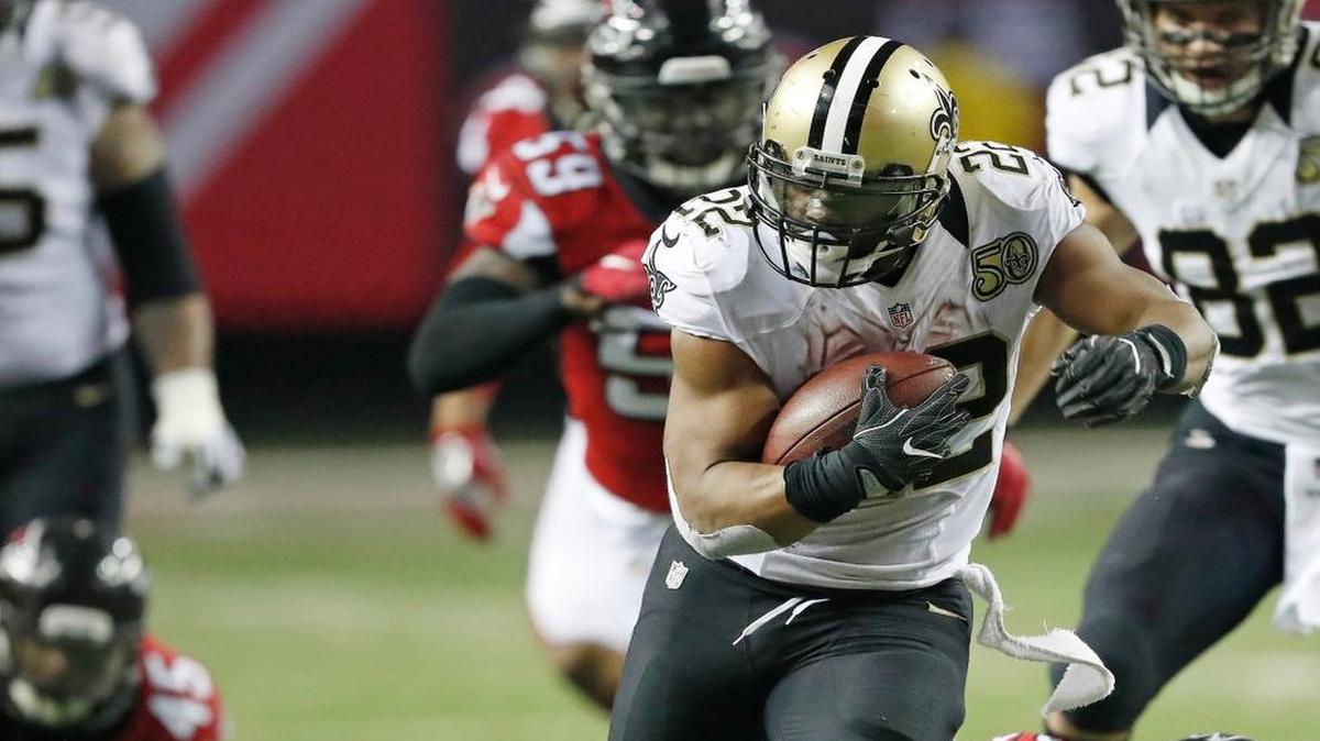 New Orleans Saints running back Mark Ingram (22) runs past Atlanta Falcons free safety Ricardo Allen (37). Ingram finished the season with 1,000 yards rushing.