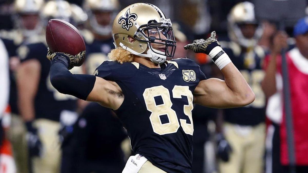 New Orleans Saints wide receiver Willie Snead (83) throws a touchdown pass to running back Tim Hightower against the Los Angeles Rams.