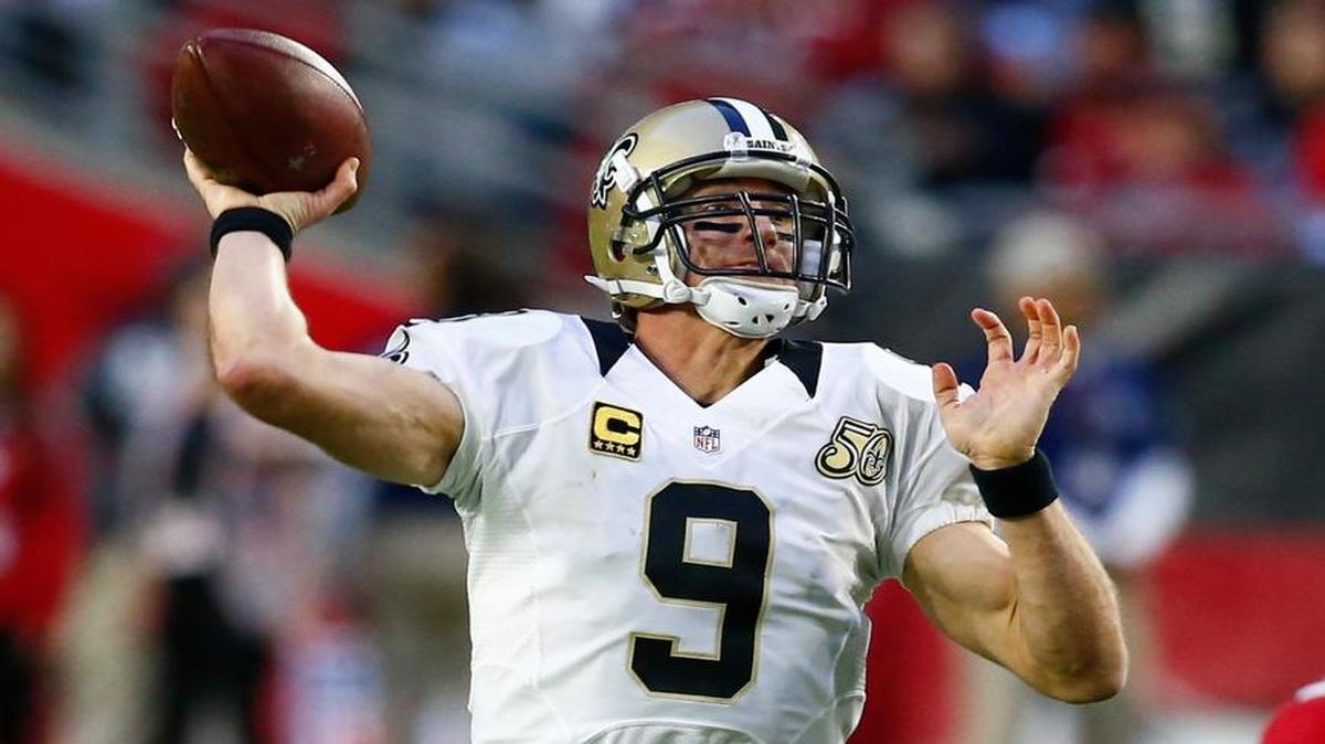 New Orleans Saints quarterback Drew Brees (9) throws against the Arizona Cardinals.