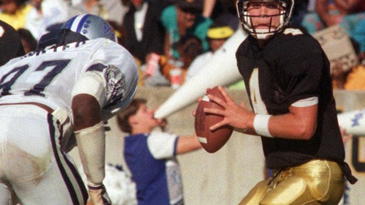 Brett Favre drops back in the pocket against Memphis State.