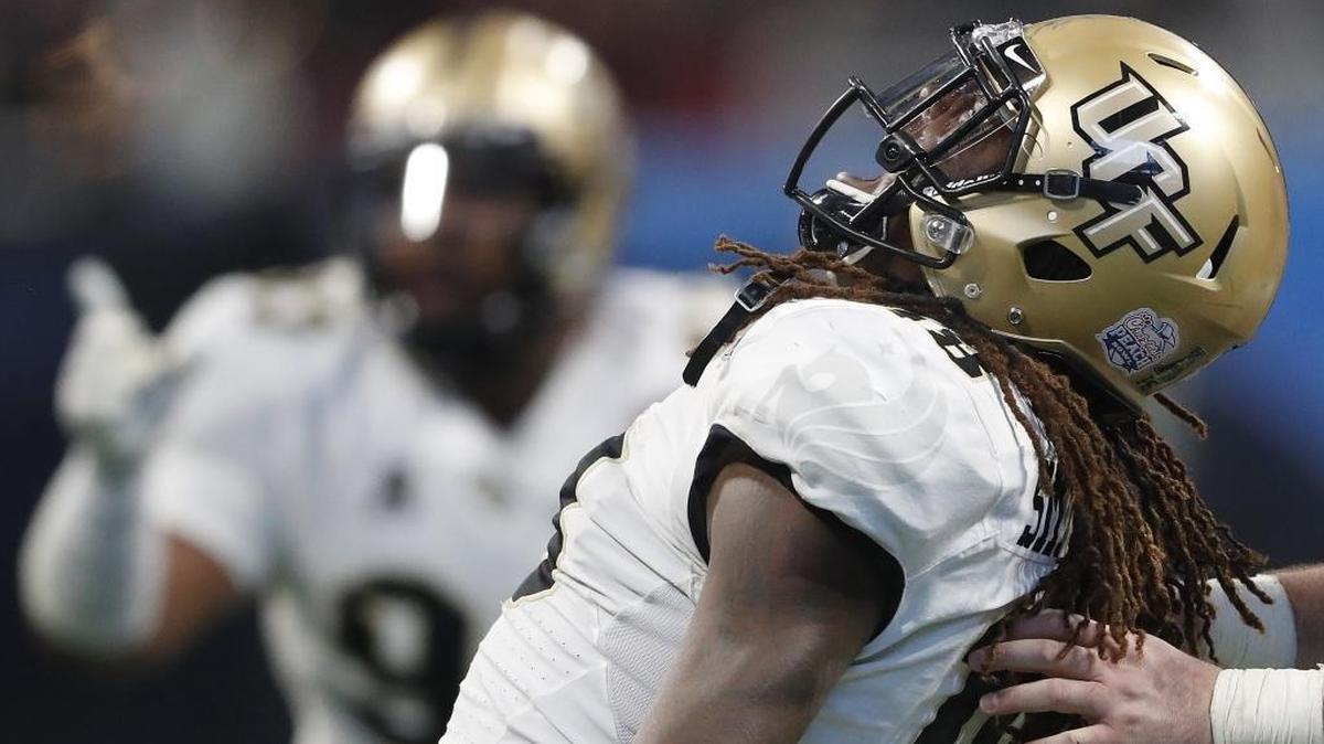 Central Florida linebacker Shaquem Griffin (18) celebrates a sack on Auburn quarterback Jarrett Stidham (8) during the second half of the Peach Bowl Monday in Atlanta.