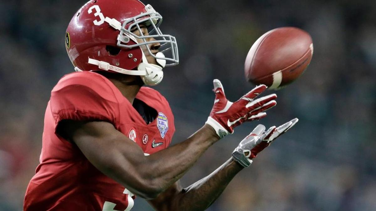 Alabama wide receiver Calvin Ridley (3) makes a touchdown reception against Michigan State during the second half of the Cotton Bowl NCAA college football semifinal playoff game, Thursday, Dec. 31, 2015, in Arlington, Texas.