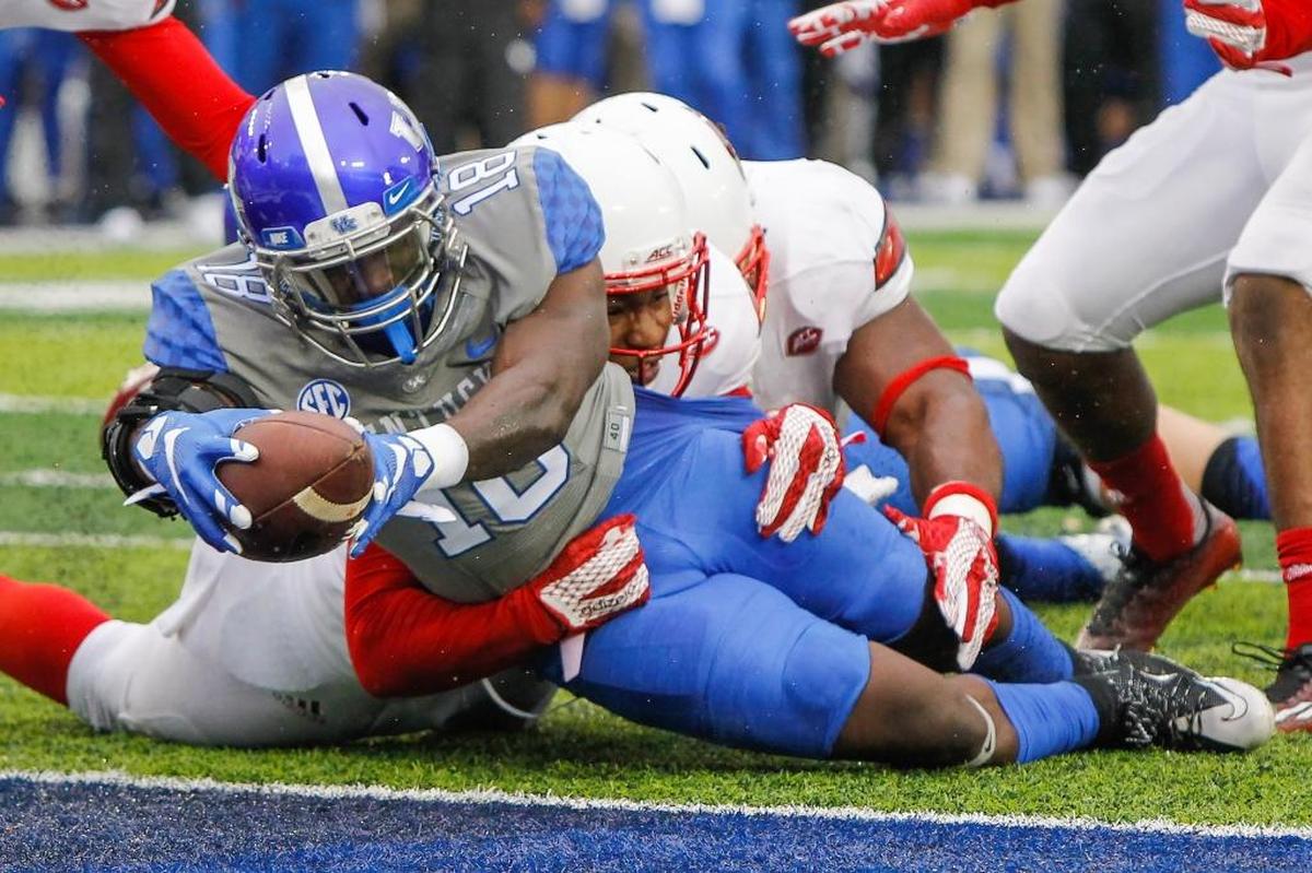 Kentucky running back Stanley Williams scores a touchdown during the first half of an NCAA college football game against Louisville, Saturday, Nov. 28, 2015, in Lexington, Ky.